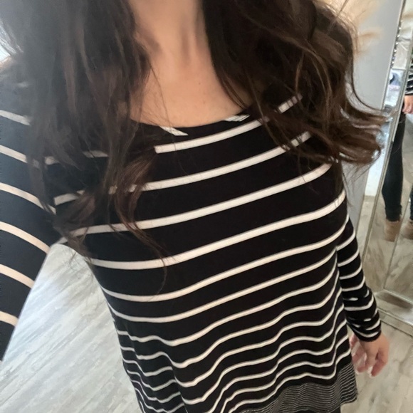 BCBG MAXAZRIA Blouse Long Sleeve Womens XS Light Weight Black White Striped Lane - Picture 4 of 8